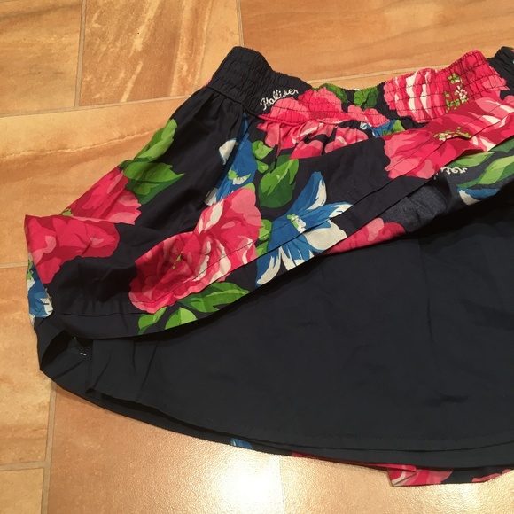 Hollister floral skirt - Picture 3 of 5